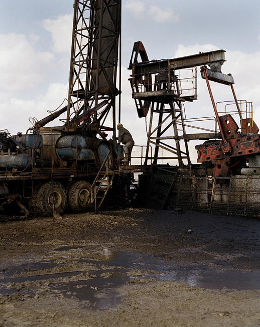 KAZAKHSTAN Nr. AqtauPollution from oil derricks in the Ouzen field.